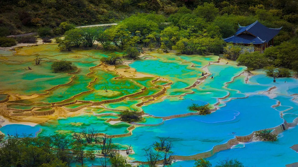 四川黄龙风景名胜区.jpg