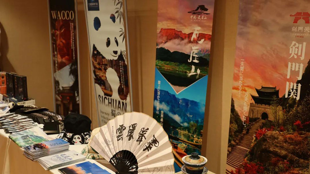 四川文化旅游推介会迪拜专场展品.jpg