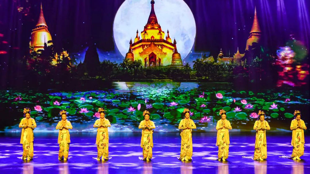 第十七届月亮文化旅游节节目表演.jpg