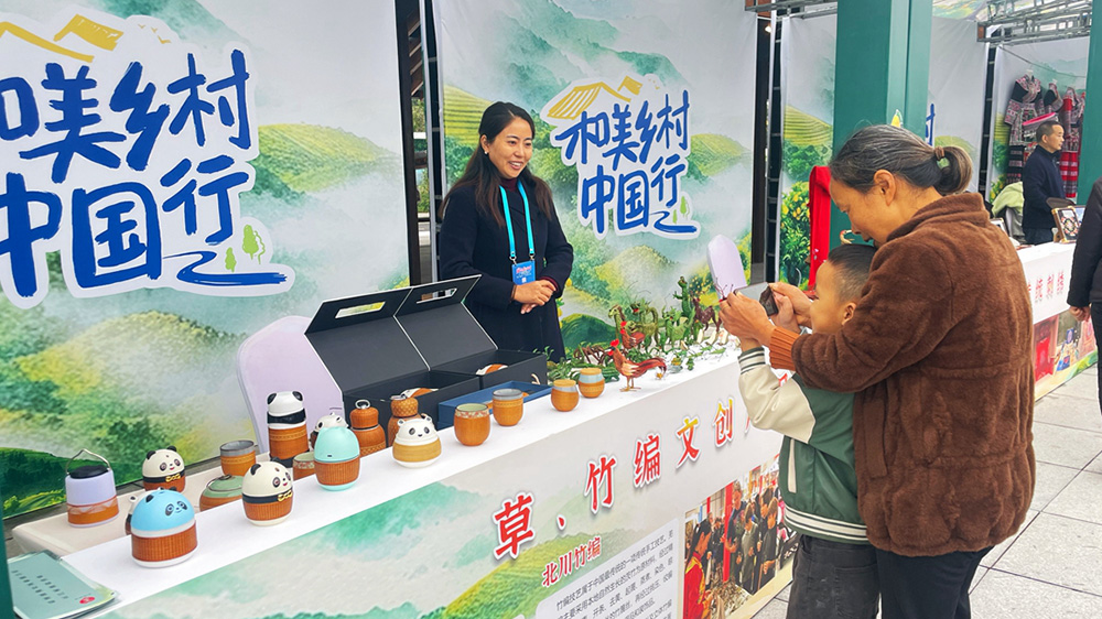 第九届广安龙安柚旅游文化活动展区.jpg