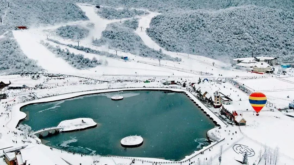 西岭雪山滑雪场.jpg