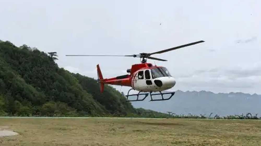 低空旅游“米仓号”直升机首发现场.jpg