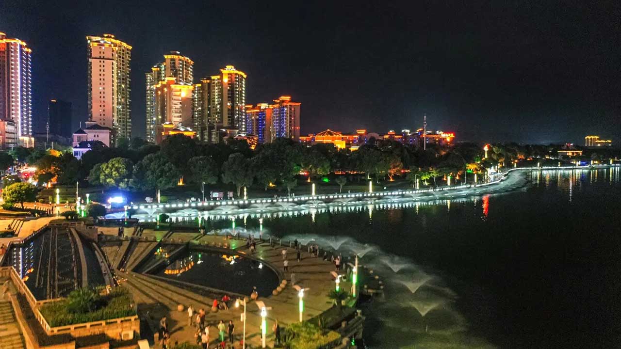 岳阳夜景城区图片