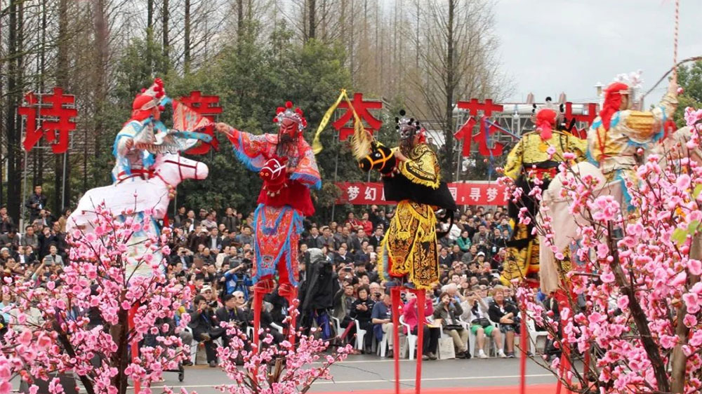 往届杏花村文化旅游节现场.jpg