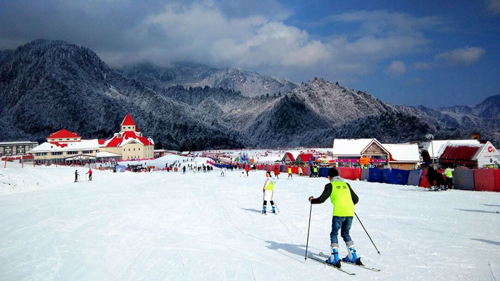 西岭雪山滑雪场.jpg