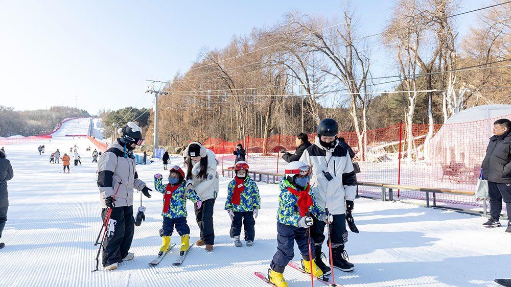 “研冰戏雪-悦游吉林”冰雪研学旅游主题活动体验.jpg