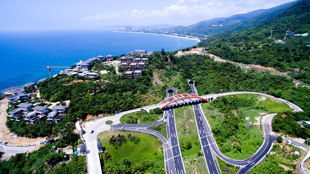 海南环岛高速陵水牛岭段.jpg